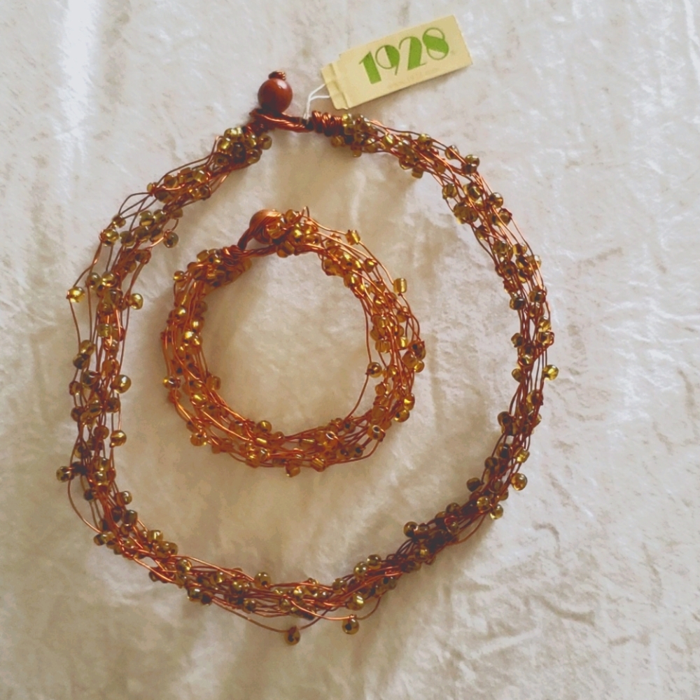 Necklace and bracelet set